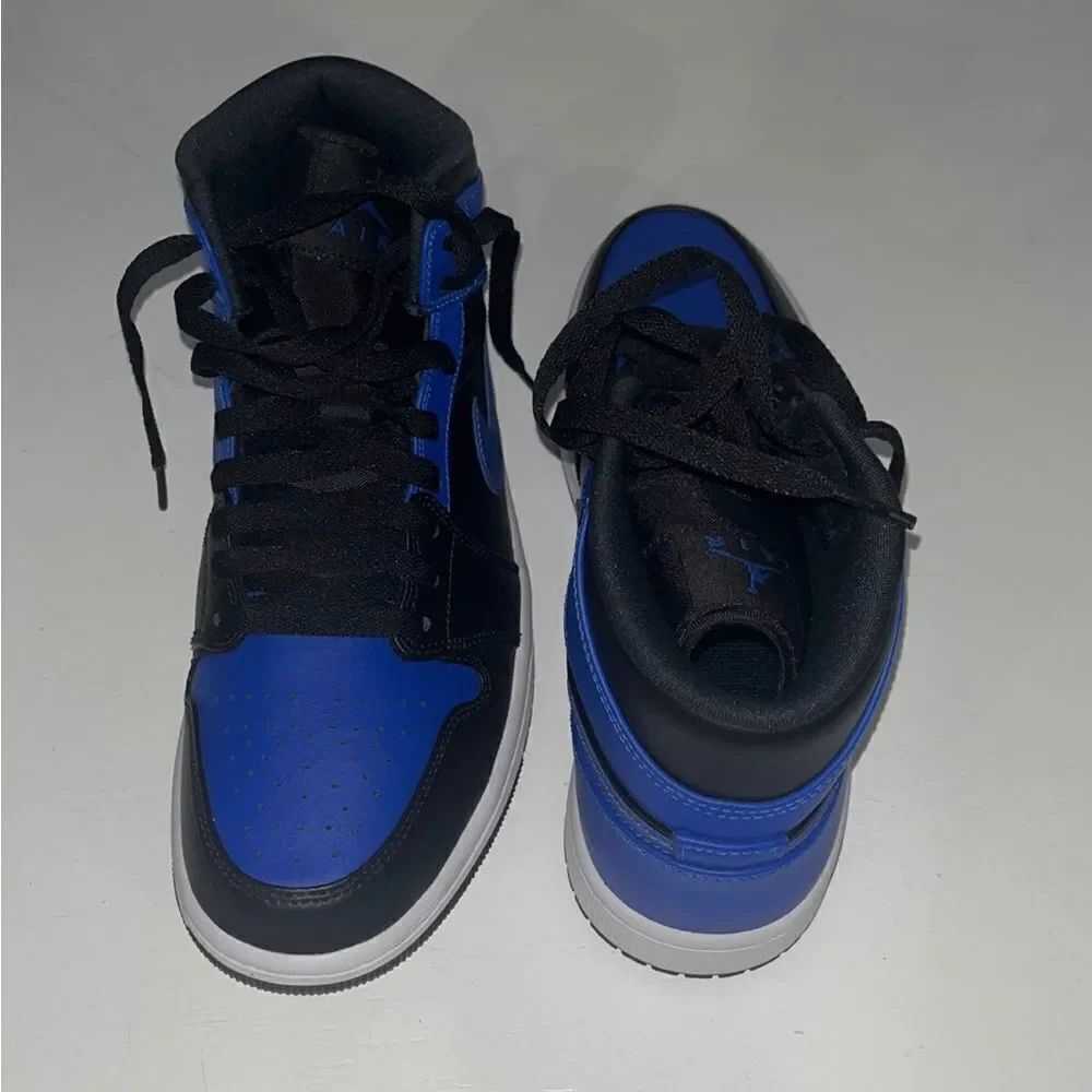 Air Jordan 1 Mid Hyper Royal Nike dunk yeezy